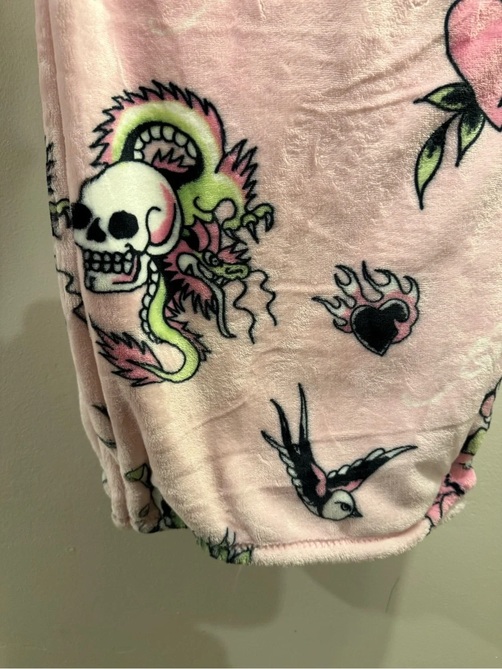 Ed Hardy Skulls & Dragons Tattoo Oversized Pink Throw Blanket NWT